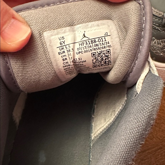 Nike Jordan 1Low-Top Sneakers in Gray and White - Picture 3 of 5